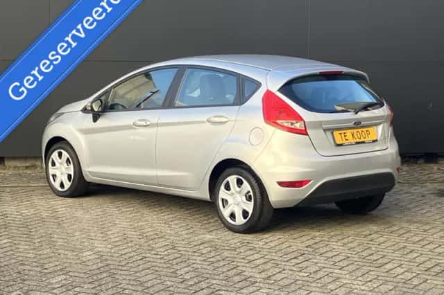 Ford Fiesta (2011) thumbnail 3