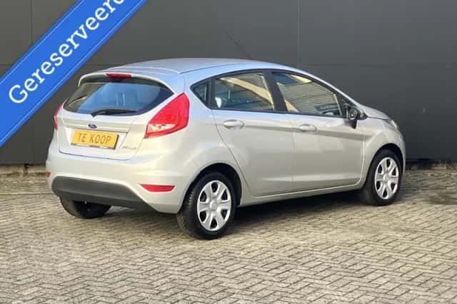 Ford Fiesta (2011) thumbnail 4