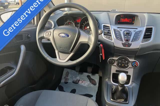 Ford Fiesta (2011) thumbnail 5