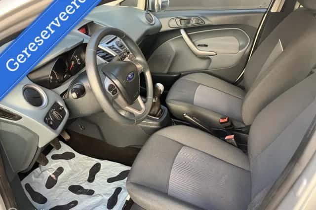 Ford Fiesta (2011) thumbnail 6