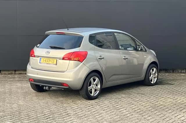 Kia Venga (2012) thumbnail 4