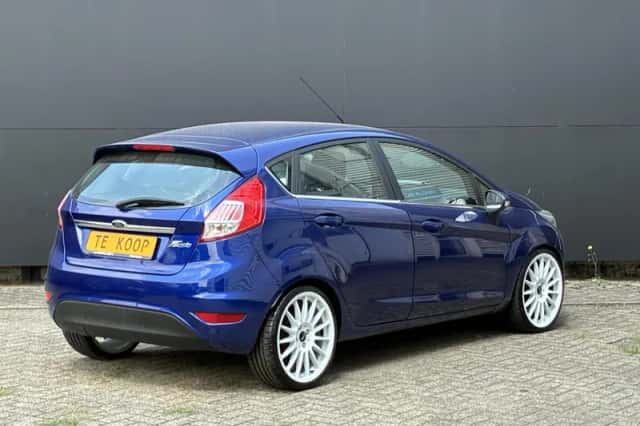 Ford Fiesta (2016) thumbnail 3