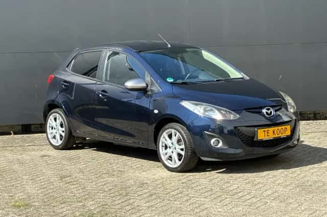 Mazda 2 (2014) thumbnail 2