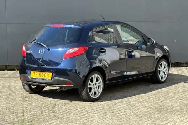 Mazda 2 (2014) thumbnail 4