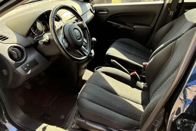 Mazda 2 (2014) thumbnail 6