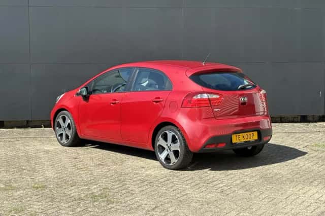 Kia Rio (2012) thumbnail 3