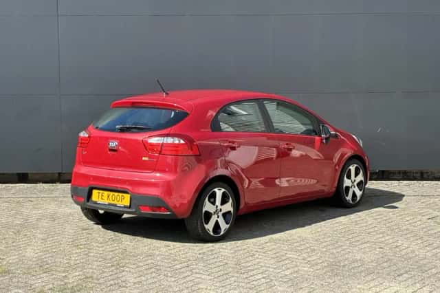 Kia Rio (2012) thumbnail 4