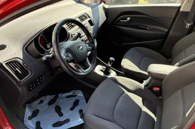Kia Rio (2012) thumbnail 5
