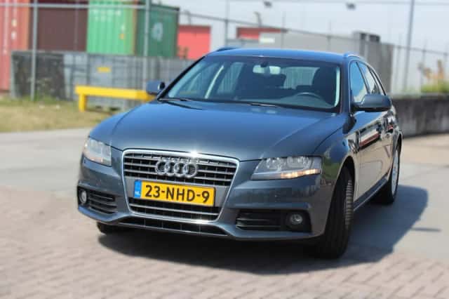 Audi A4 (2010) thumbnail 4