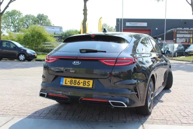 Kia ProCeed (2019) thumbnail 4