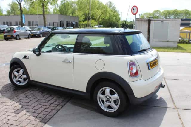 MINI Cooper (2011) thumbnail 5