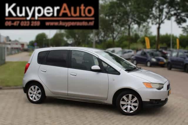 Mitsubishi Colt (2010) thumbnail 2