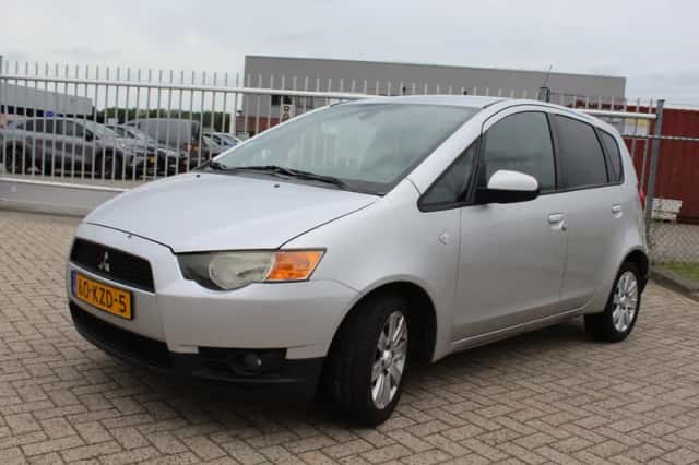 Mitsubishi Colt (2010) thumbnail 4
