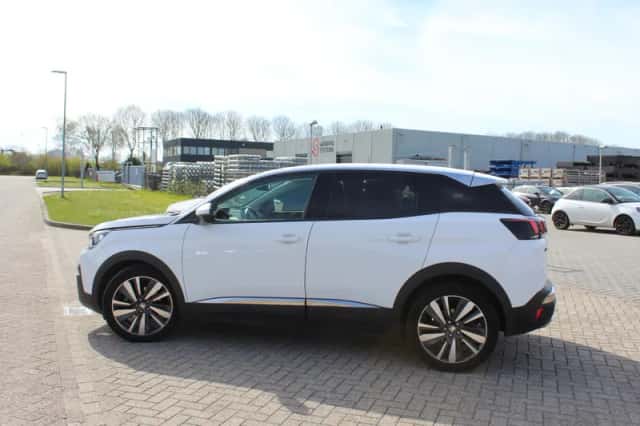 Peugeot 3008 (2018) thumbnail 6