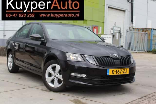 Škoda Octavia (2019) thumbnail 2