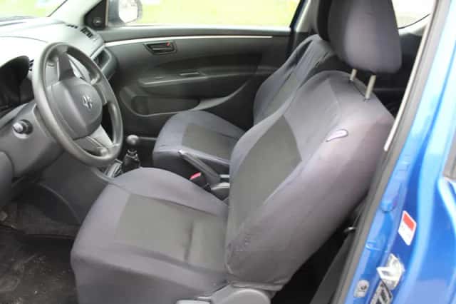 Suzuki Swift (2010) thumbnail 5
