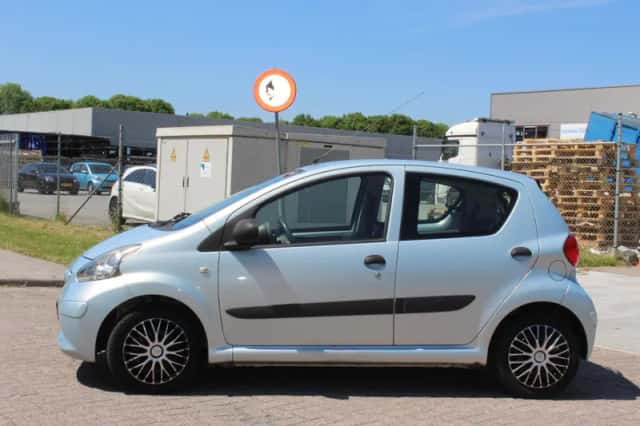 Toyota Aygo (2007) thumbnail 2