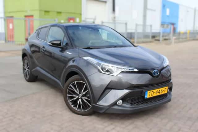 Toyota C-HR (2018) thumbnail 2