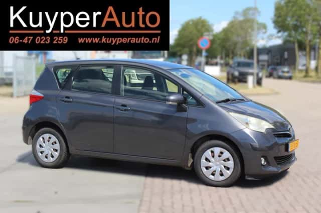 Toyota Verso-S (2012) thumbnail 2