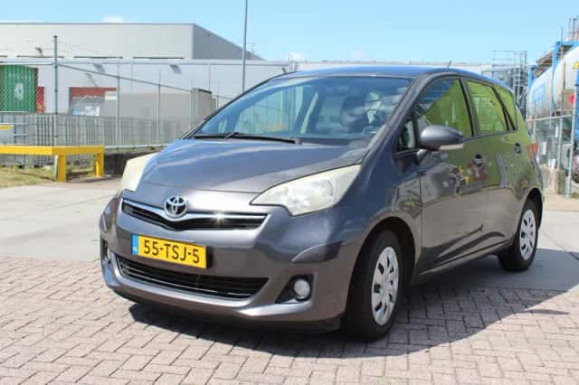 Toyota Verso-S (2012) thumbnail 4