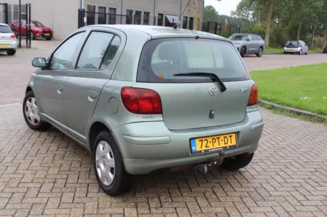 Toyota Yaris (2004) thumbnail 4