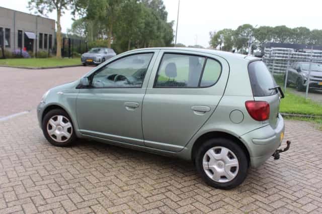 Toyota Yaris (2004) thumbnail 5