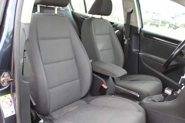Volkswagen Golf (2010) thumbnail 6