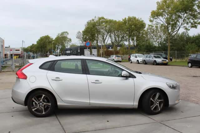 Volvo V40 (2012) thumbnail 2