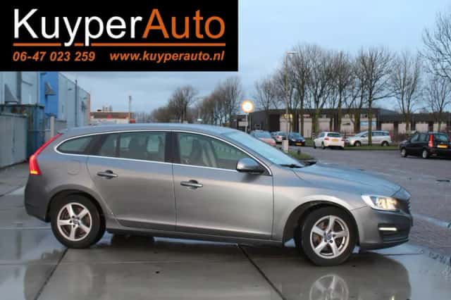 Volvo V60 (2016) thumbnail 1