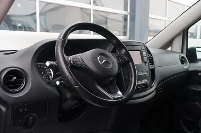 Mercedes-Benz Vito (2018) thumbnail 2