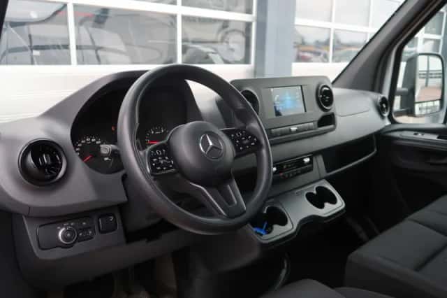 Mercedes-Benz Sprinter (2022) thumbnail 2