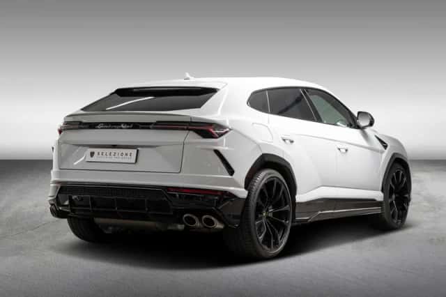 Lamborghini Urus (2023) thumbnail 3