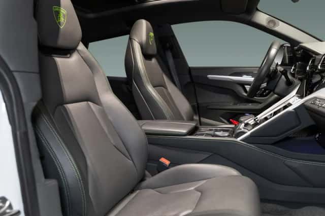 Lamborghini Urus (2023) thumbnail 6