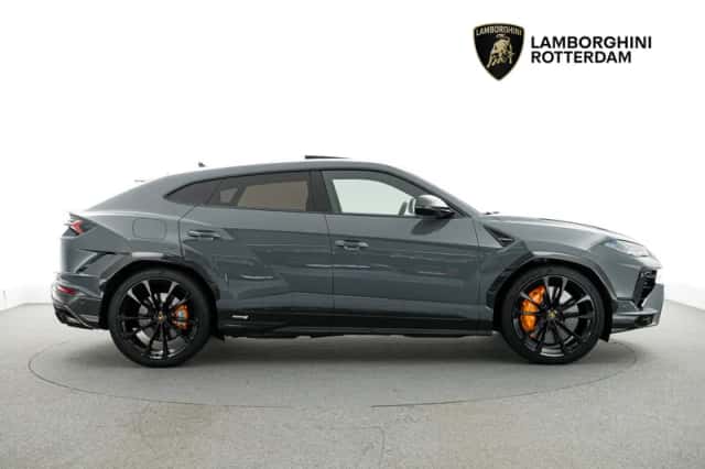 Lamborghini Urus (2023) thumbnail 2