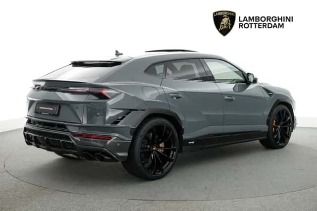 Lamborghini Urus (2023) thumbnail 3