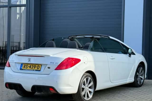 Peugeot 308 (2014) thumbnail 4