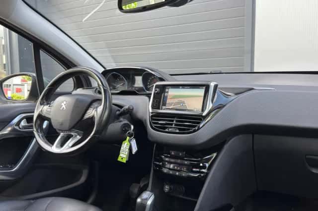 Peugeot 2008 (2016) thumbnail 4