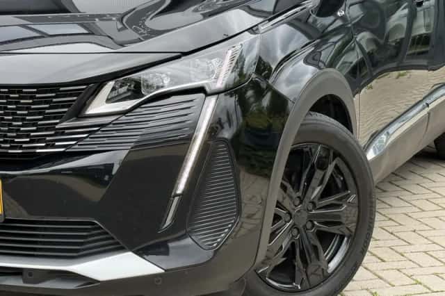 Peugeot 5008 (2021) thumbnail 3