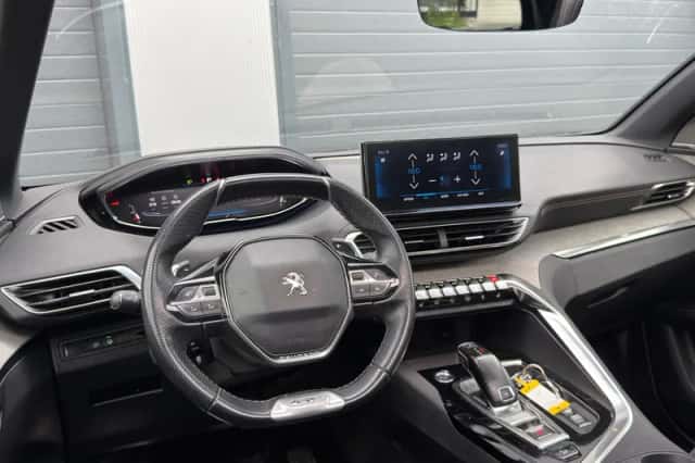 Peugeot 5008 (2021) thumbnail 4