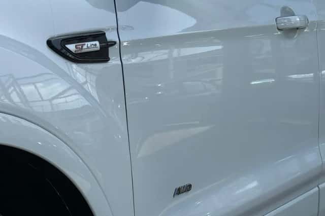 Ford Kuga (2018) thumbnail 4