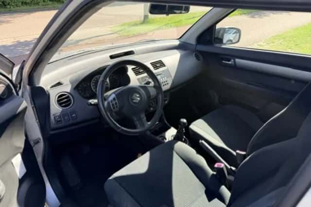 Suzuki Swift (2008) thumbnail 2