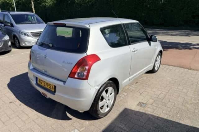 Suzuki Swift (2008) thumbnail 4
