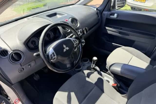 Mitsubishi Colt (2009) thumbnail 2