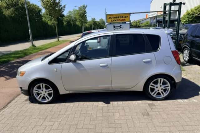 Mitsubishi Colt (2009) thumbnail 3
