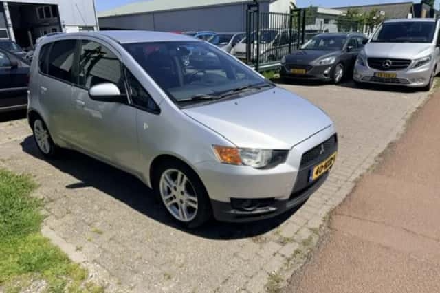 Mitsubishi Colt (2009) thumbnail 5