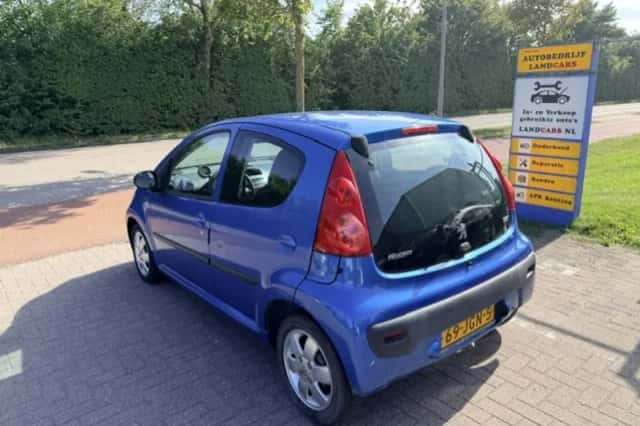 Peugeot 107 (2009) thumbnail 2