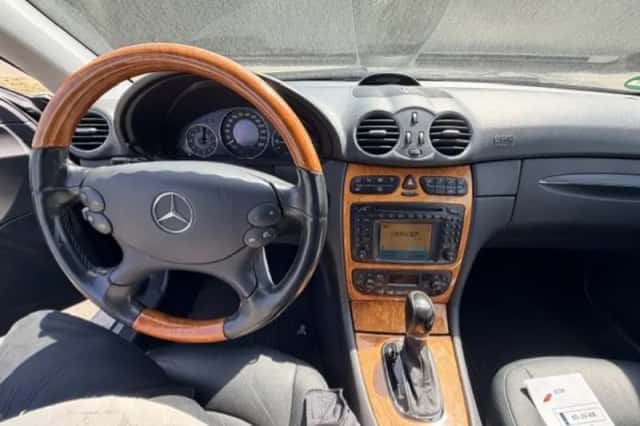 Mercedes-Benz CLK-Klasse (2002) thumbnail 3