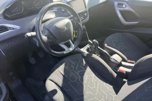 Peugeot 2008 (2016) thumbnail 4