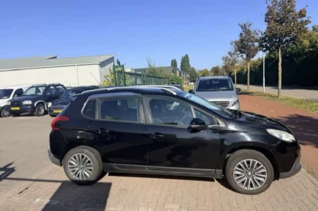 Peugeot 2008 (2016) thumbnail 6
