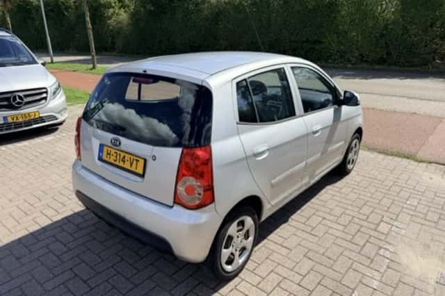 Kia Picanto (2010) thumbnail 4